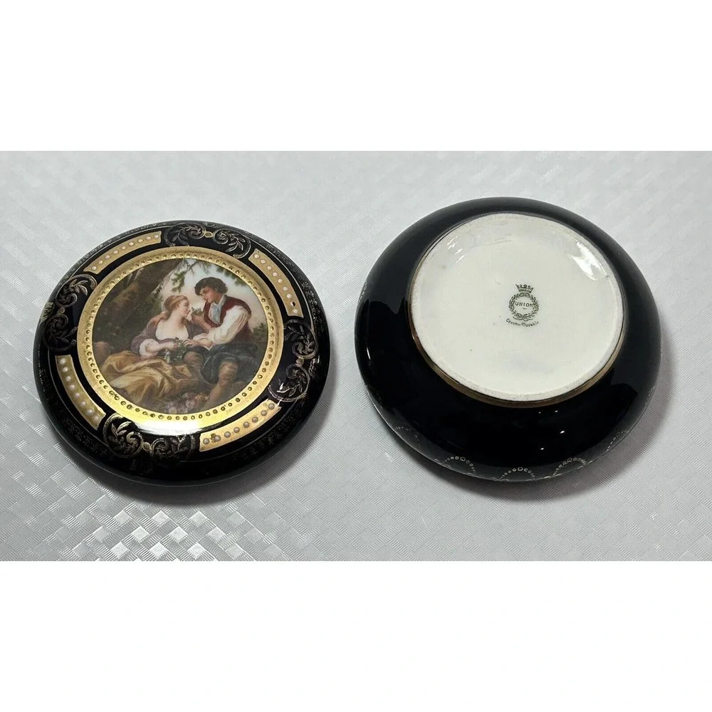 Czechoslovakia‎ Trinket Dish With Cover